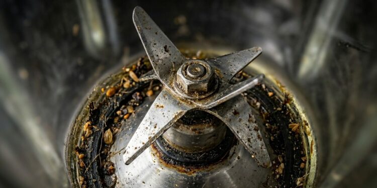 Como limpar o copo do liquidificador com cheiro forte: veja como deixá-lo sem resíduos e transparente como novo