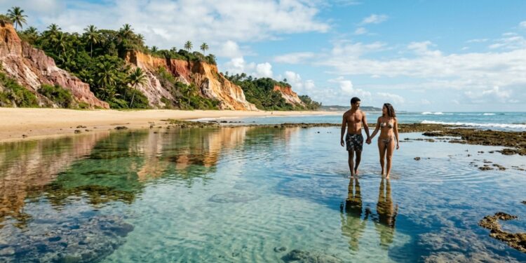 Esse paraíso intocado no sul da Bahia tem águas azul-turquesa tão transparentes que refletem o céu e conquistou o ranking da América do Sul