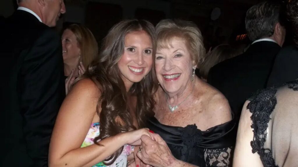 Minha avó de 101 anos sempre foi muito social cheia de amigos. Seus "segredos" para fazer e manter amigos são simples.