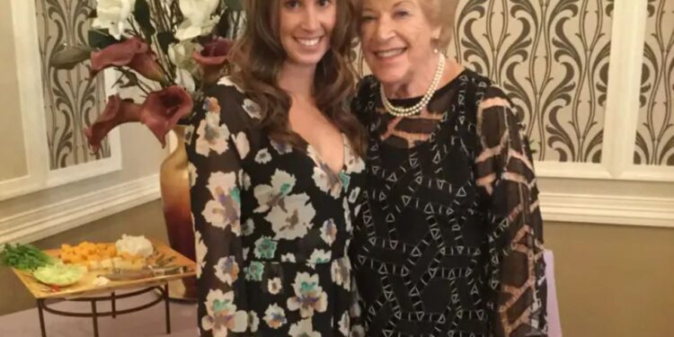 Minha avó de 101 anos sempre foi muito social cheia de amigos. Seus "segredos" para fazer e manter amigos são simples.