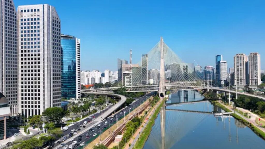 Americano troca Chicago por São Paulo após perder emprego e vive uma transformação inesperada