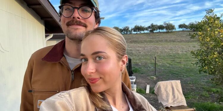 Meus pais construíram uma mini casa para mim na propriedade deles e agora moro sem pagar aluguel.