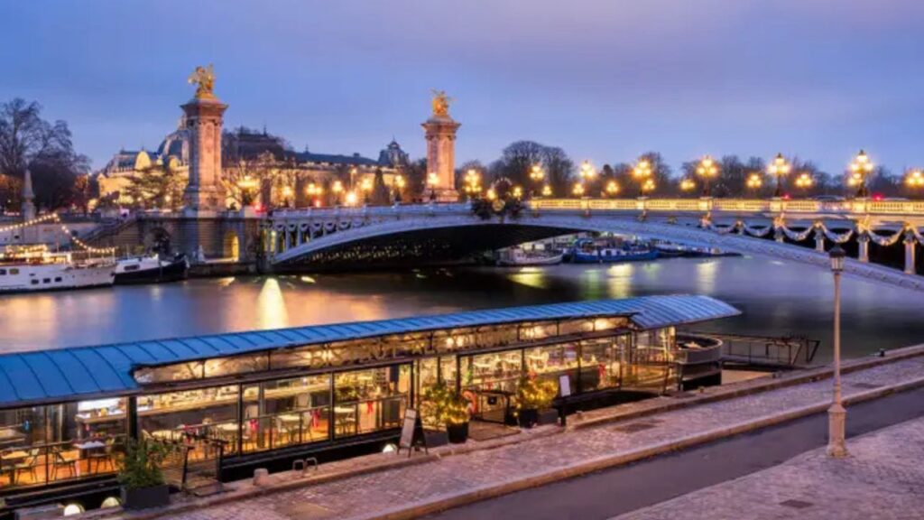 Ela se divorciou e se mudou para Paris aos 57 anos. Está feliz por ter se aposentado na Europa, mas a vida fora nem sempre é um conto de fadas.