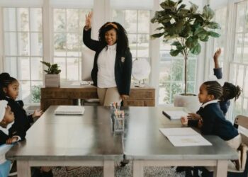 O marido foi para a NFL e ela largou tudo agora cuida de 6 filhos em casa e conta como funciona