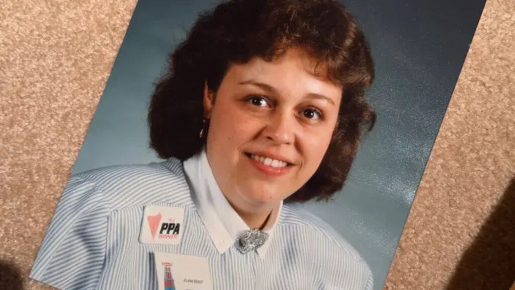 Minha mãe coleciona miniaturas há 50 anos. Elas tomaram conta do nosso porão de 90m²