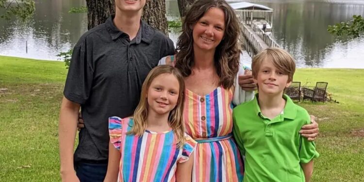 Mudei minha família de 5 de uma cidade grande para uma cidade pequena. Amamos nossa nova vida, mas há coisas de que sentimos falta.