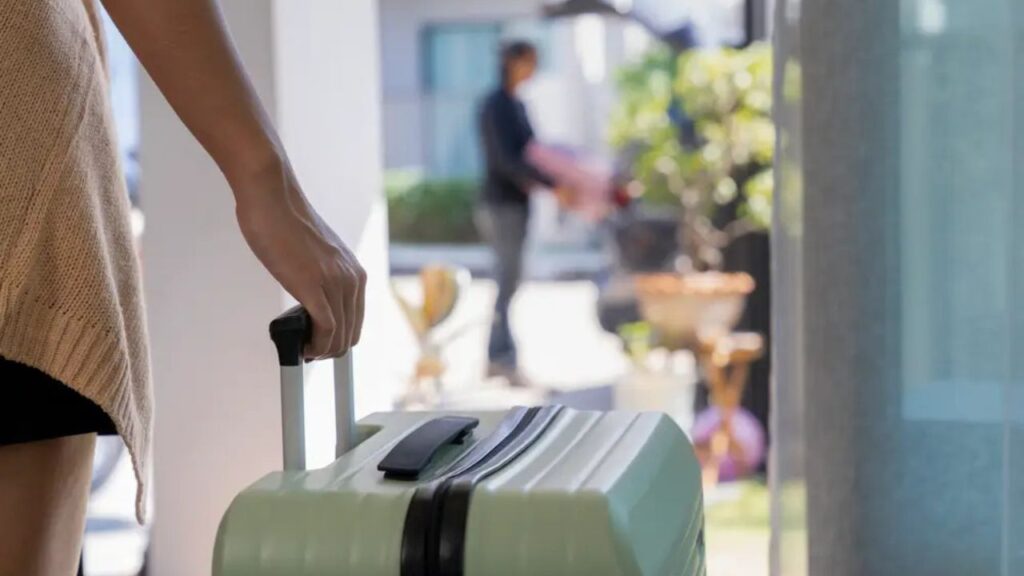 Minha filha me deixou sem teto por seis meses e agora cobra US$ 800 de aluguel. Isso está errado?