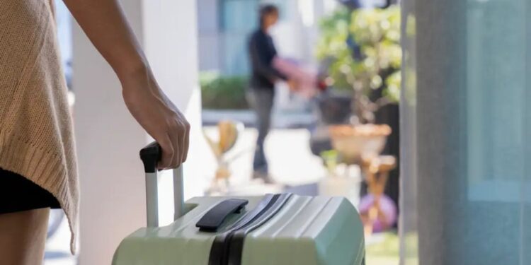 Minha filha me deixou sem teto por seis meses e agora cobra US$ 800 de aluguel. Isso está errado?