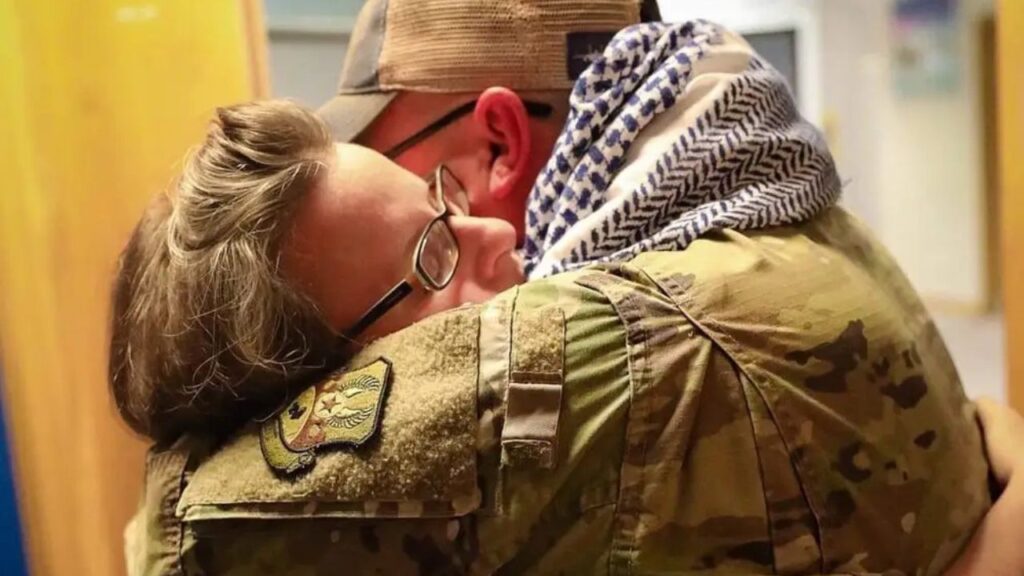 Fui casada feliz por 11 anos. Então, meu marido entrou para o exército