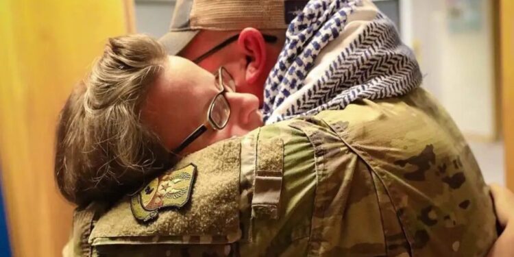 Fui casada feliz por 11 anos. Então, meu marido entrou para o exército