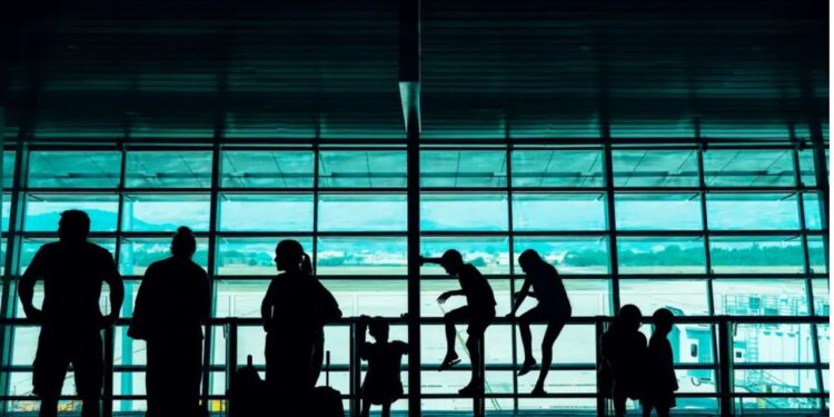 Agora que meus filhos são adultos, não planejo mais nossas viagens em família. Estou lutando para ser apenas uma convidada sem opinião.