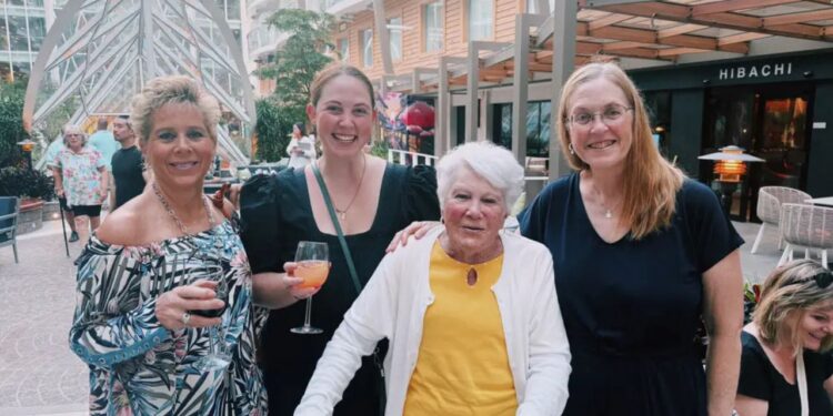 Levamos meus avós de 90 anos em um cruzeiro. Aprendi 6 lições importantes para viajar com parentes mais velhos.