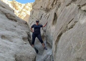 Ela chorava no trabalho todos os dias até receber uma mensagem e perceber o que estava acontecendo