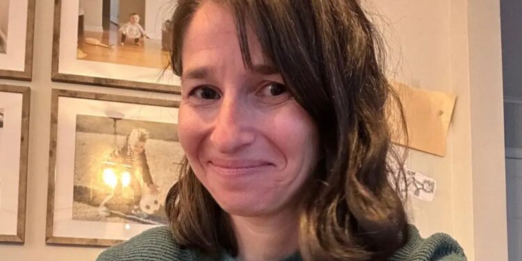 Fiquei em casa enquanto minha família viajou porque precisava de uma pausa. Amei meu tempo sozinha.