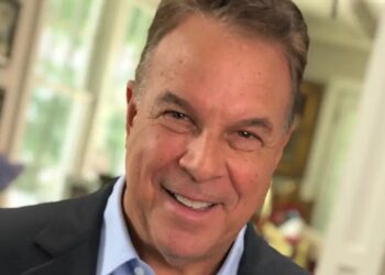 Bilionário revela como cria os filhos e o 'equilíbrio difícil' que todo pai rico enfrenta