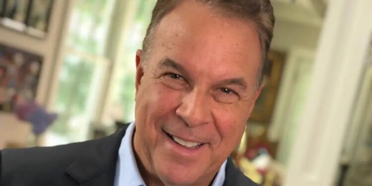 Bilionário revela como cria os filhos e o 'equilíbrio difícil' que todo pai rico enfrenta