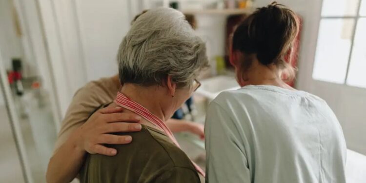 Meu parceiro e eu nos mudamos para a casa da minha mãe quando tive nosso bebê. Eu não teria sobrevivido sem a ajuda dela.