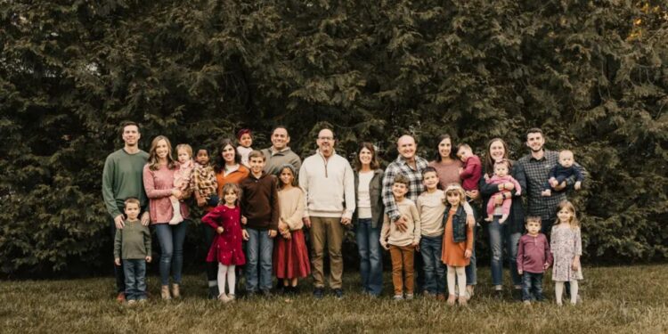 Tenho 61 anos e 16 netos. Em vez de diminuir, compramos uma casa de férias maior para finalmente fazer as viagens em família funcionarem.