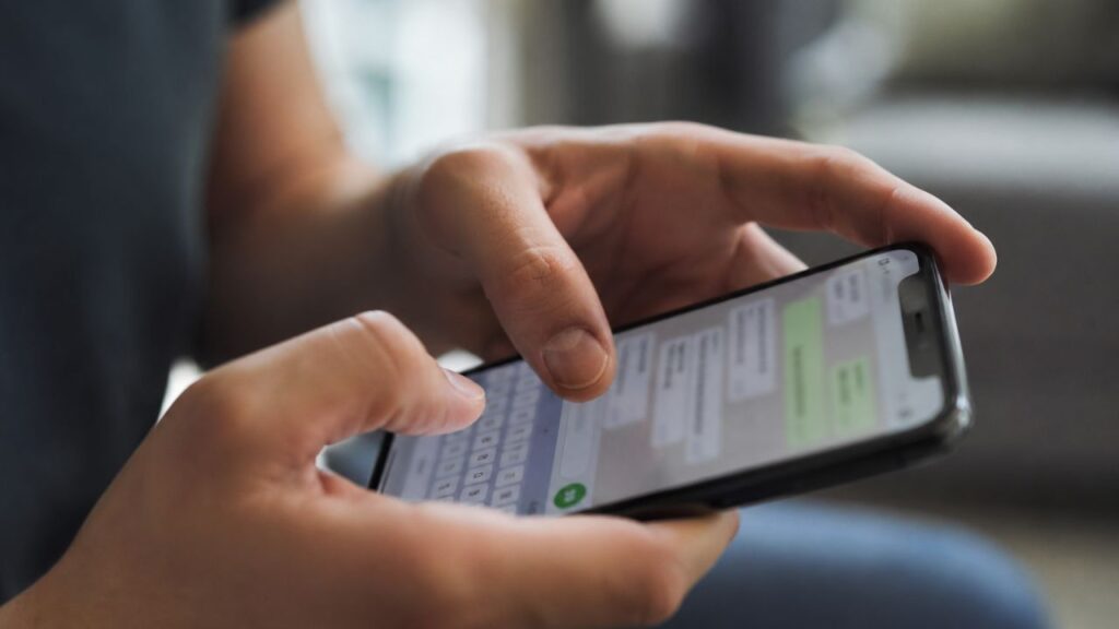 A psicologia por trás de quem revisa mensagens várias vezes antes de enviar