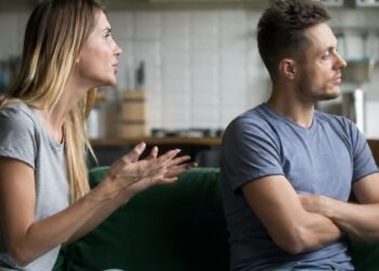A psicologia por trás de quem evita demonstrar sentimentos no dia a dia