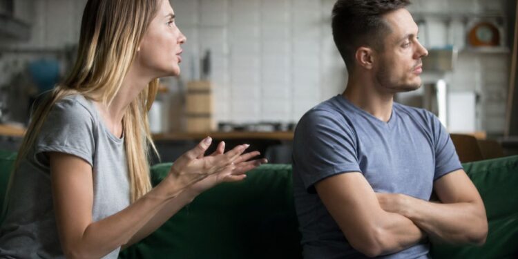 A psicologia por trás de quem evita demonstrar sentimentos no dia a dia