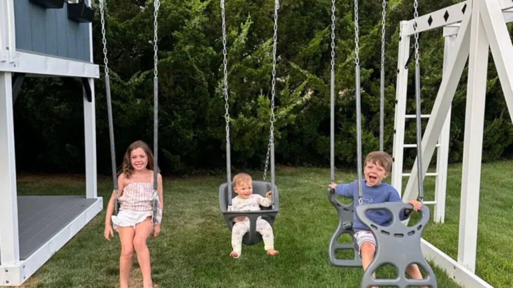 Depois de 20 anos longe, ela voltou para a cidade natal e o impacto nos filhos superou todas as expectativas