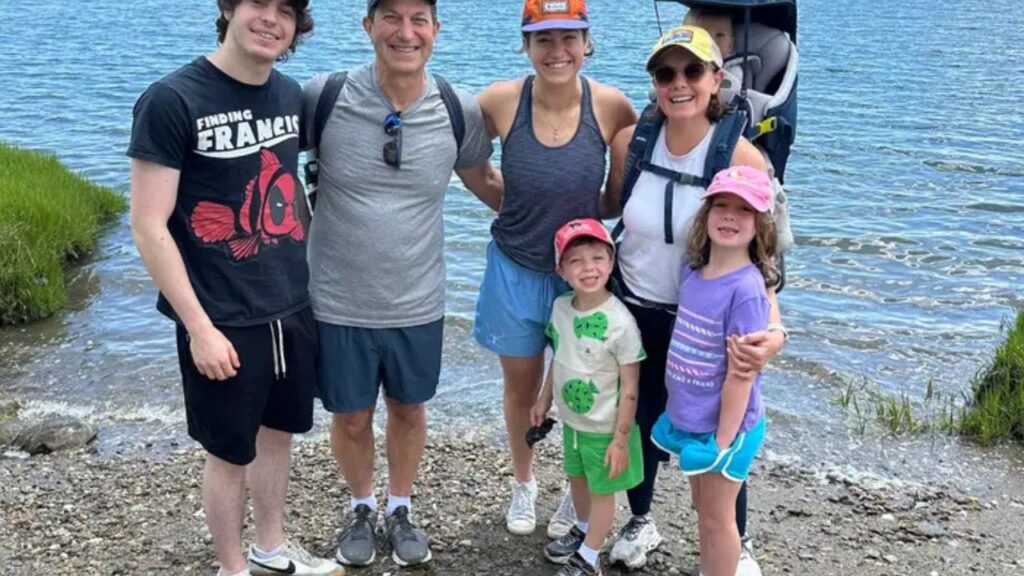 Depois de 20 anos longe, ela voltou para a cidade natal e o impacto nos filhos superou todas as expectativas