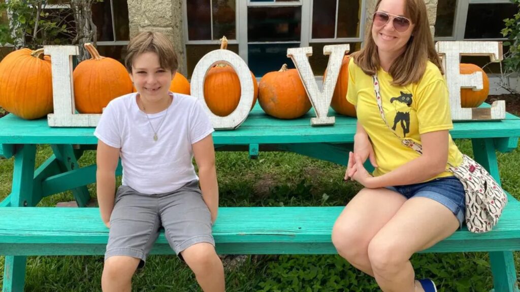 Ela tirou o filho de estudar em casa e colocou na escola pública: o que mudou no desempenho dele surpreende