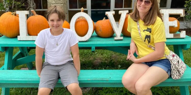 Ela tirou o filho de estudar em casa e colocou na escola pública: o que mudou no desempenho dele surpreende