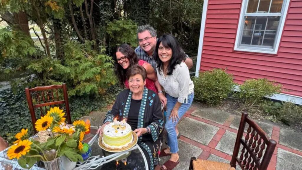 Todo ano, dirijo pelo país inteiro para morar com minha sogra por alguns meses. Virou minha tradição favorita.