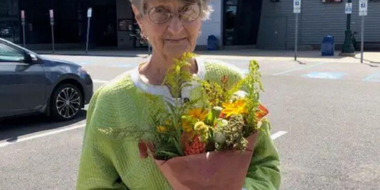 A mãe de 76 anos foi morar com a filha mas voltou 2 anos depois por um motivo hilário