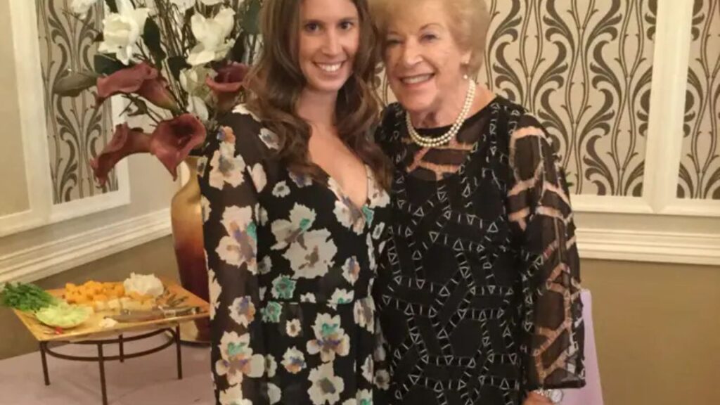 Minha avó de 101 anos sempre teve uma vida social plena. Os 'segredos' dela para fazer e manter amigos são simples.