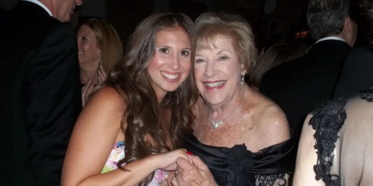 Minha avó de 101 anos sempre teve uma vida social plena. Os 'segredos' dela para fazer e manter amigos são simples.