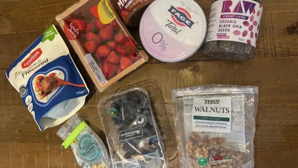 Eu tomo o mesmo café da manhã rico em proteínas e fibras todas as manhãs. Leva 2 minutos para fazer e nunca fica chato.