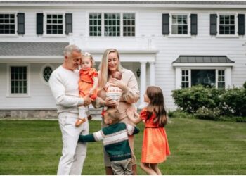 Esta família abandonou a sala de jantar e adicionou uma suíte principal acima da garagem em uma reforma de US$ 1 milhão em sua casa