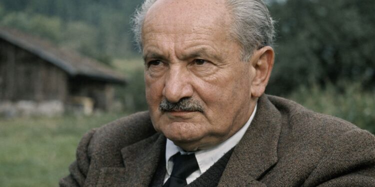 Martin Heidegger, filósofo existencial e fenomenológico: "A linguagem é a casa do ser."