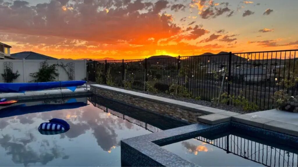 Depois de perder muito dinheiro em lances por uma casa em Los Angeles, comprei uma casa de 5 quartos nos subúrbios.