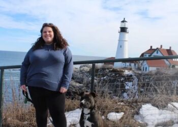 Passei a vida inteira fugindo da minha cidade natal. Aos 32 anos, voltei para economizar dinheiro e nunca estive tão feliz.