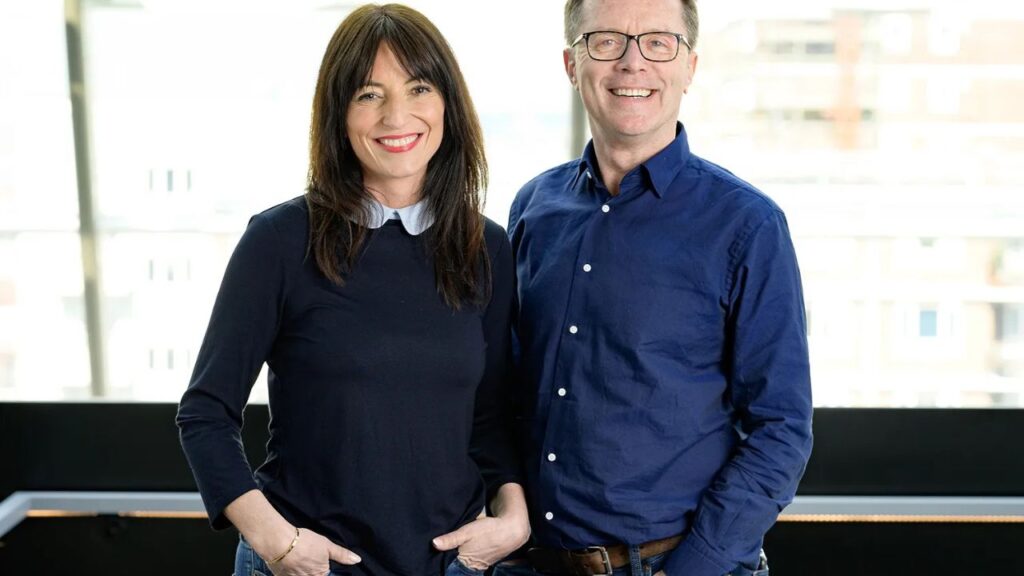 Homem abandonado em saco plástico ao nascer reencontra família após 40 anos