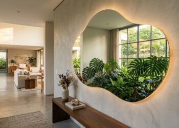 Adeus ao espelho redondo com alça de couro: a nova tendência de formatos orgânicos que vai dominar em 2026