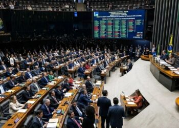 Fim das 44 horas de trabalho semanais: nova PEC reduz jornada para 36 horas