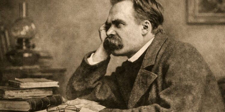 Friedrich Nietzsche, filósofo alemão e critico cultural: “Aquele que tem um porquê para viver pode suportar quase todo como.”