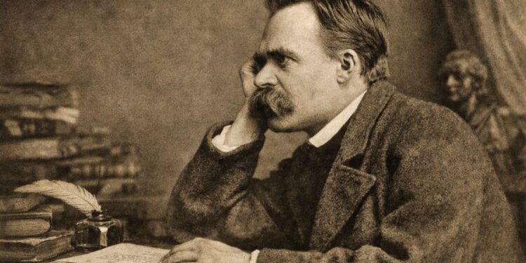 Friedrich Nietzsche, filósofo alemão conhecido por questionar valores sociais: “Torna-te quem tu és.”