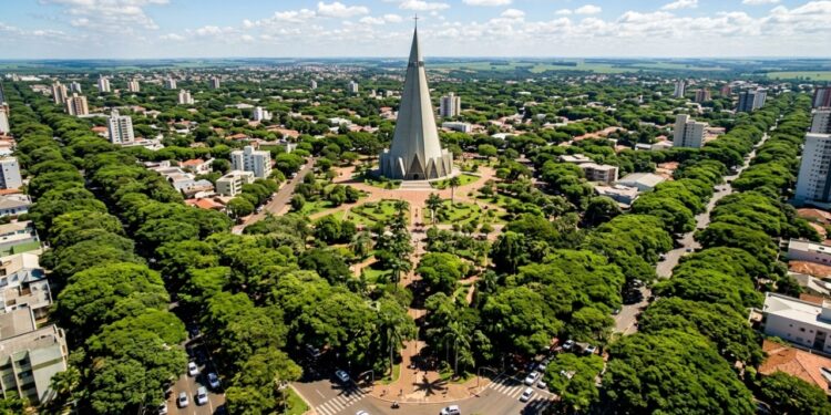 A cidade-jardim com 98,6% das ruas arborizadas que lidera o ranking de qualidade de vida do Brasil e tem a catedral mais alta da América Latina