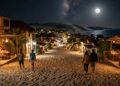 Sem postes nem asfalto: a vila cearense iluminada pela lua que figura entre as 10 praias mais bonitas do mundo