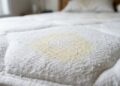 Como limpar um colchão com manchas amareladas: veja como deixá-lo sem odores e limpo como no primeiro dia