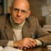 Michel Foucault, filósofo francês, teórico das relações de poder: “Onde há poder, há resistência.”