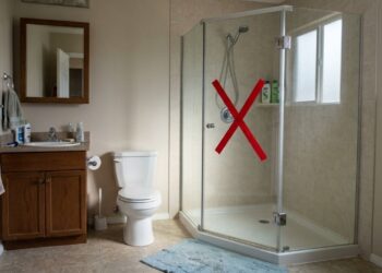 Nada de box ou cortina no chuveiro: essa nova solução prática e fácil de instalar é perfeita para banheiros pequenos