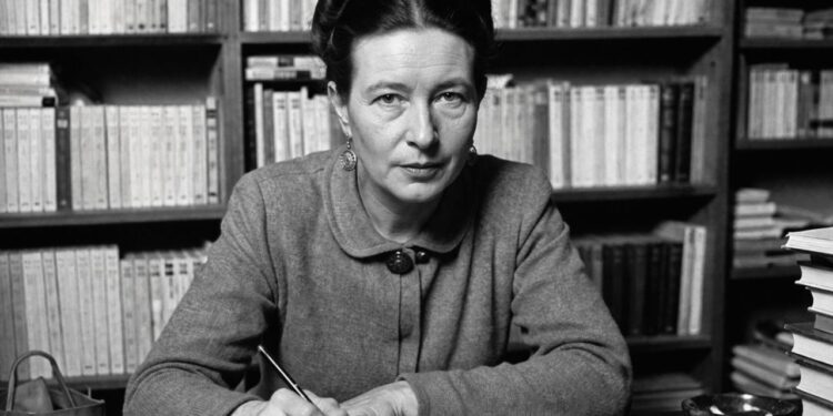 Simone de Beauvoir, filósofa francesa e feminista (1908–1986): “Não se nasce mulher, torna-se mulher.”
