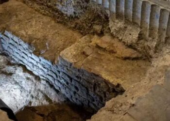 Um tesouro de 2 mil anos foi descoberto enterrado em um porão de escritório